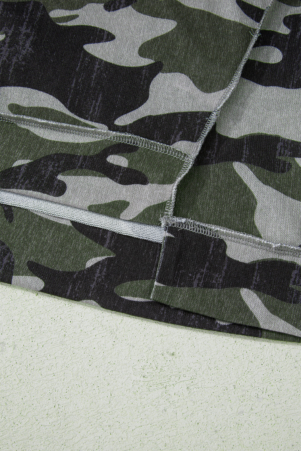 Green Retro Camouflage Print Exposed Seam Patchwork Drop Shoulder Sweatshirt