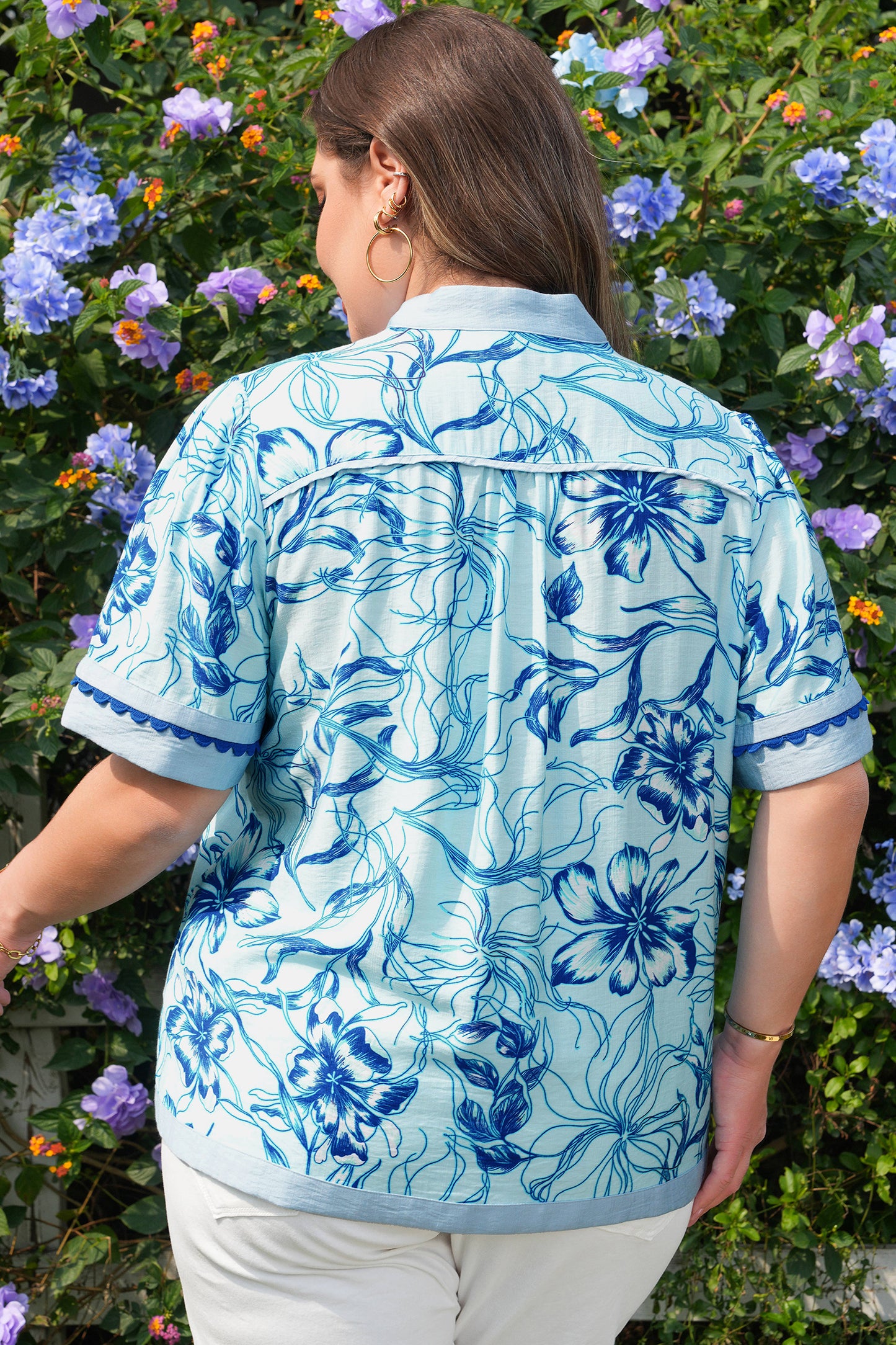 Sky Blue Plus Size Scalloped Trim Floral Short Sleeve Blouse